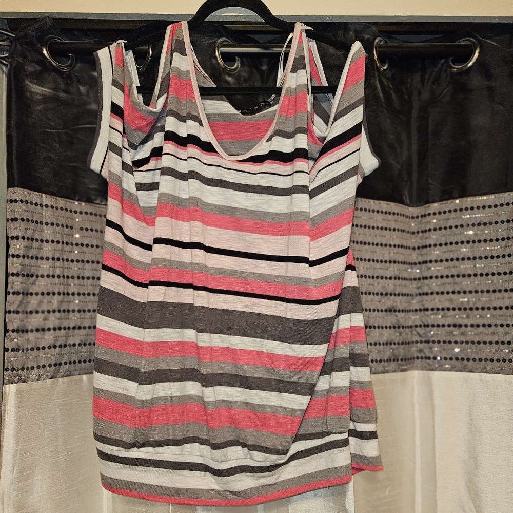 Torrid Twisted tee cold shoulder